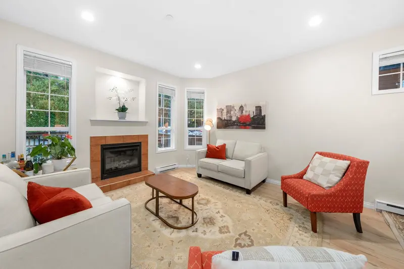 1263 W 16TH STREET - photo 3 of 25