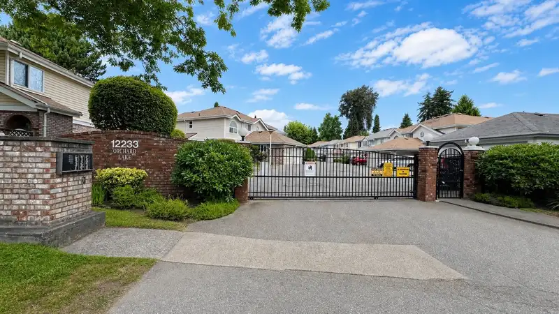105 12233 92 AVENUE - photo 1 of 20