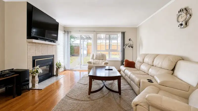 105 12233 92 AVENUE - photo 3 of 20