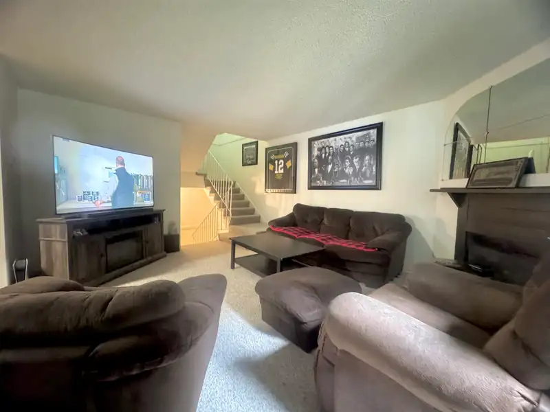10589 HOLLY PARK LANE - photo 4 of 10
