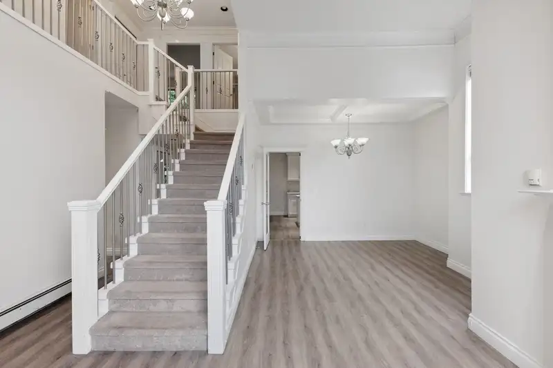 15939 91A AVENUE - photo 3 of 40