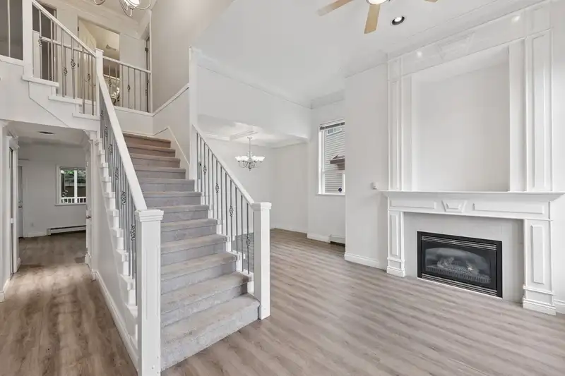15939 91A AVENUE - photo 4 of 40