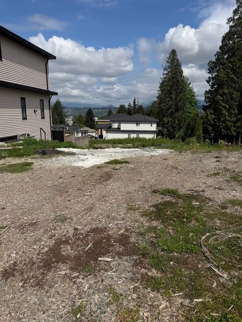 13875 114 AVENUE - photo 1 of 4