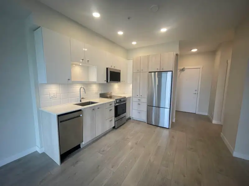 207 10838 WHALLEY BOULEVARD - photo 2 of 36