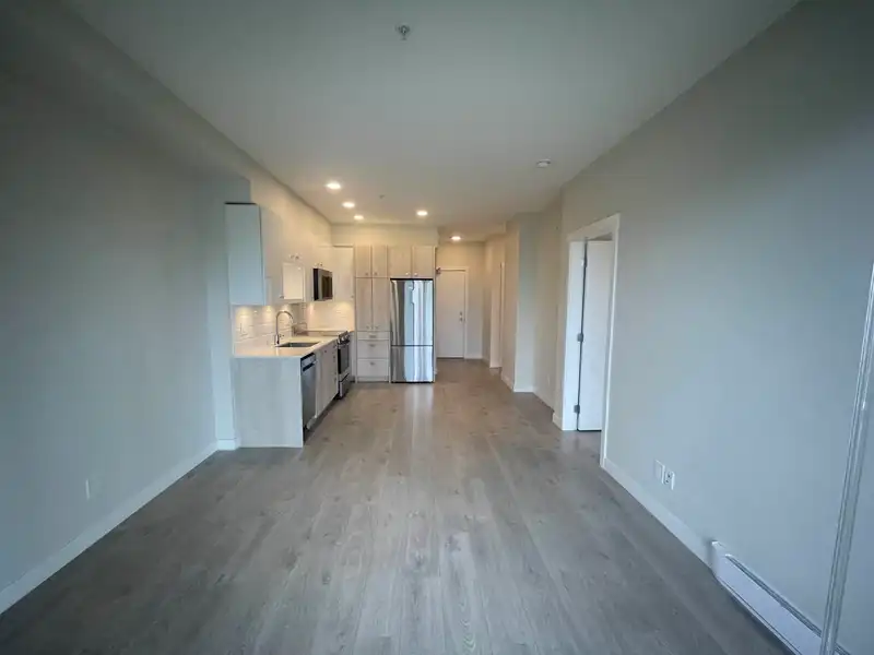 207 10838 WHALLEY BOULEVARD - photo 4 of 36