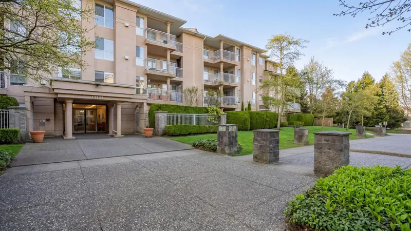 215 13733 74 AVENUE - photo 4 of 25