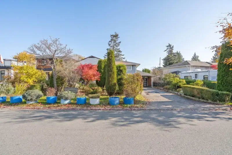 7510 HURDLE CRESCENT - photo 3 of 20