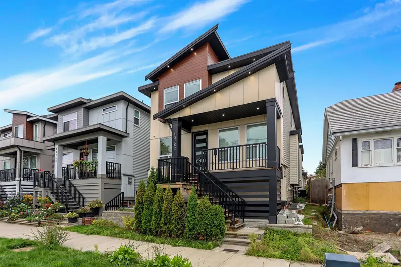 13762 112 AVENUE - photo 2 of 21