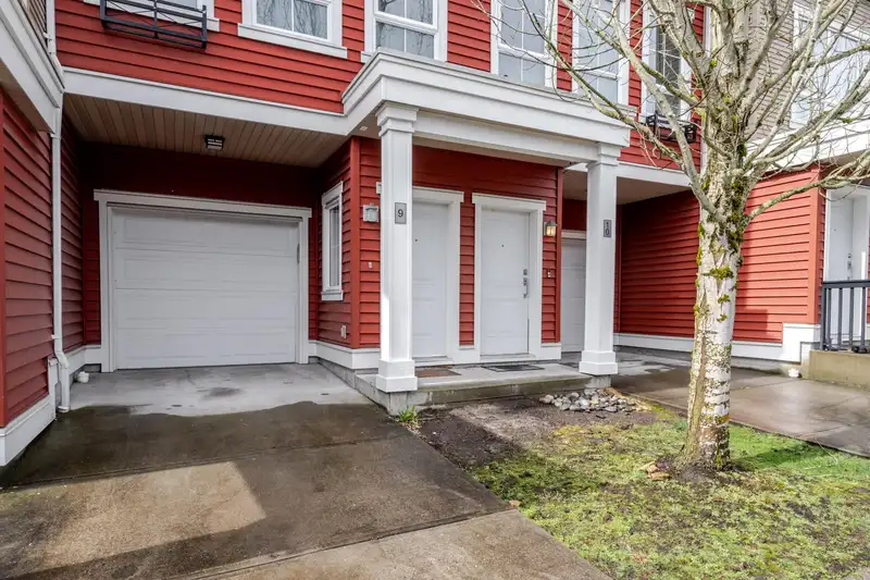 9 19505 68A AVENUE - photo 3 of 34