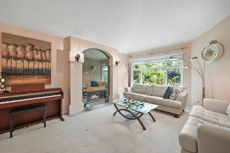 10863 161B STREET - photo 4 of 26