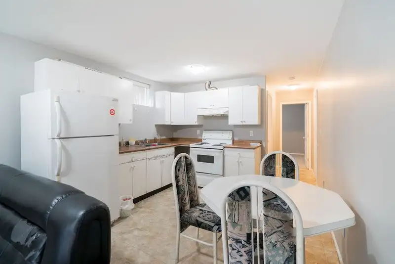 12560 64 AVENUE - photo 3 of 40