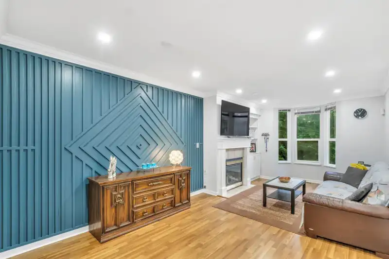 38 9559 130A AVENUE - photo 1 of 31