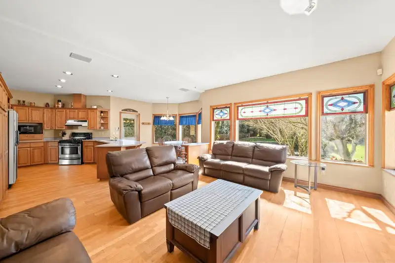17968 68 AVENUE - photo 4 of 34