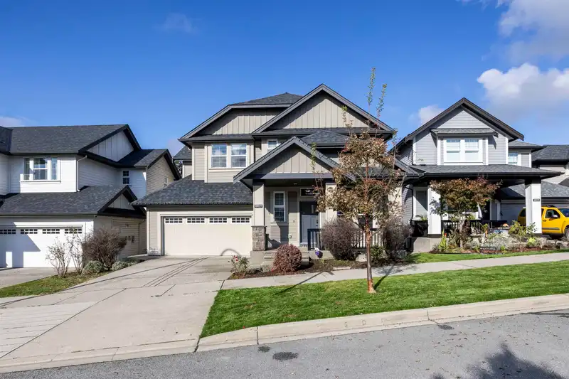 18023 67A AVENUE - photo 2 of 36