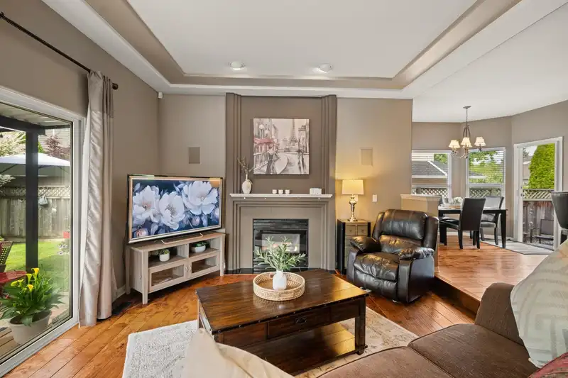 18590 63A AVENUE - photo 4 of 40