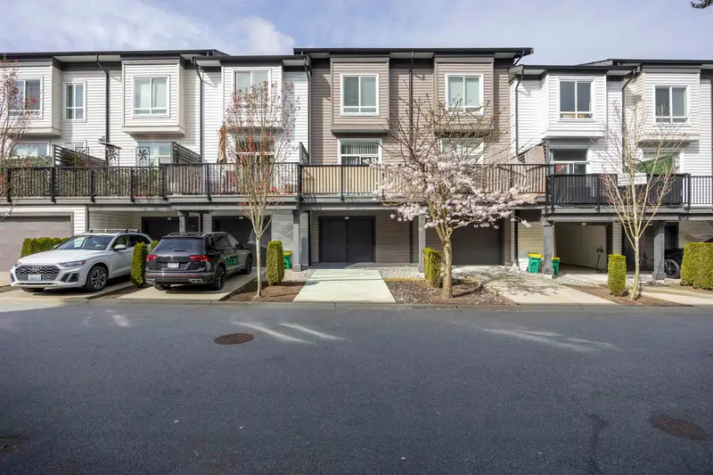 4 15828 27 AVENUE - photo 2 of 25