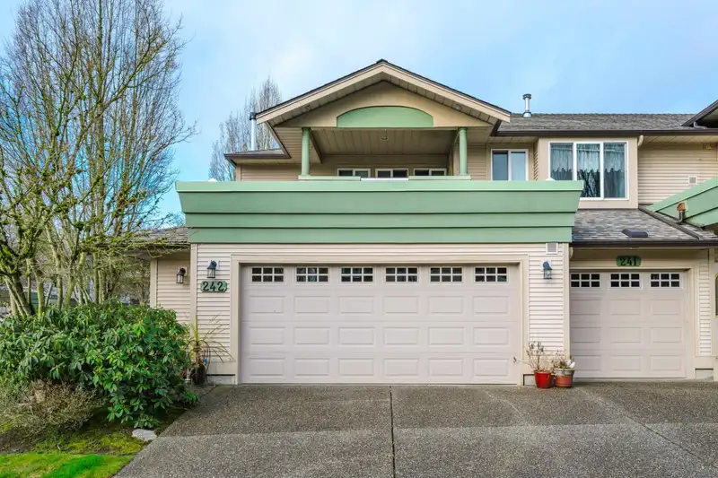 242 13888 70 AVENUE - photo 1 of 39