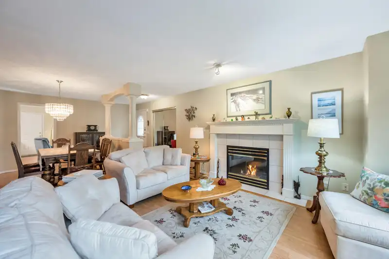 242 13888 70 AVENUE - photo 4 of 39