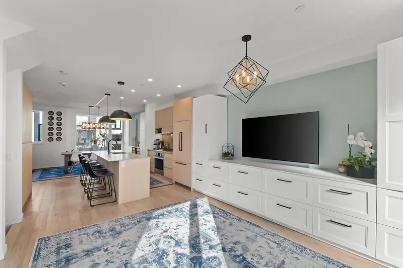 33 528 E 2ND STREET - photo 4 of 25