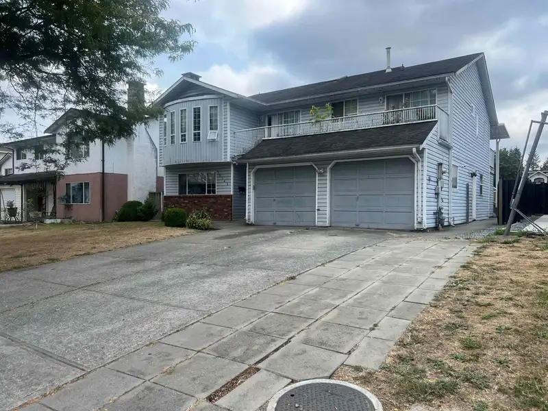13342 79 AVENUE - photo 2 of 29