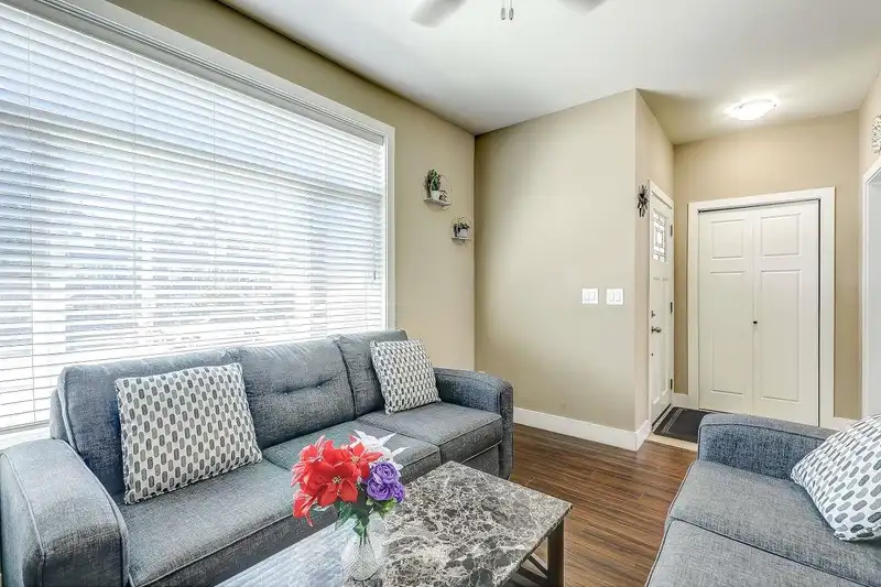 13987 64 AVENUE - photo 3 of 38
