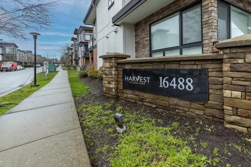 3 16488 64 AVENUE - photo 2 of 40