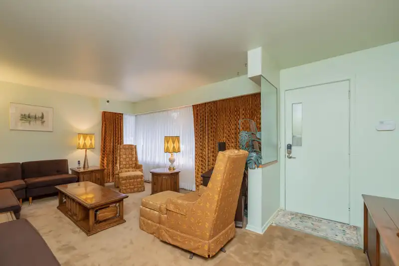 10921 142A STREET - photo 2 of 40