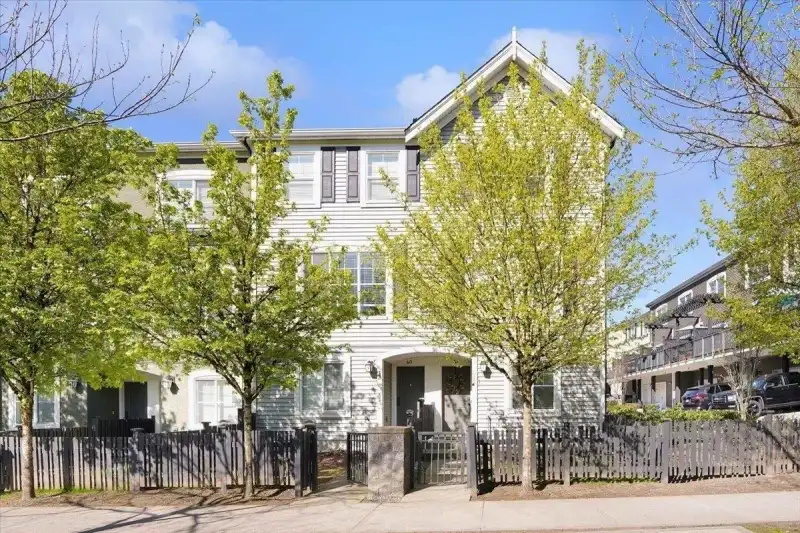 39 19180 65 AVENUE - photo 1 of 21