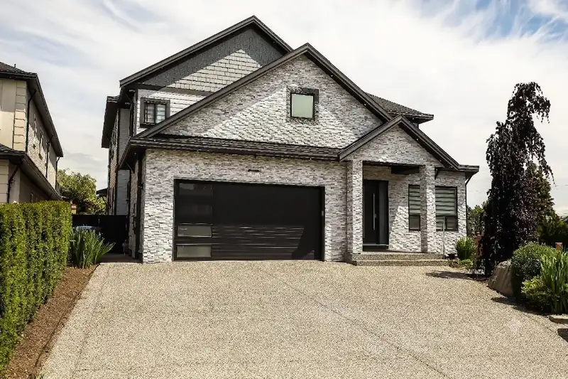 16181 89A AVENUE - photo 3 of 40