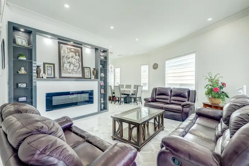 16181 89A AVENUE - photo 4 of 40