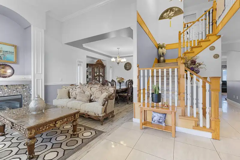 14516 81 AVENUE - photo 4 of 39