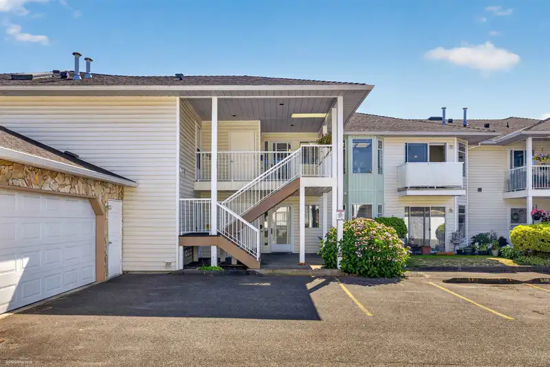 234 7156 121 STREET STREET - photo 3 of 37