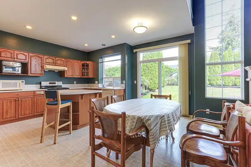 16913 83A AVENUE - photo 4 of 32