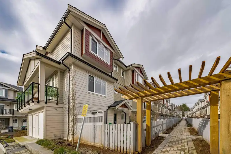 41 13898 64 AVENUE - photo 2 of 21