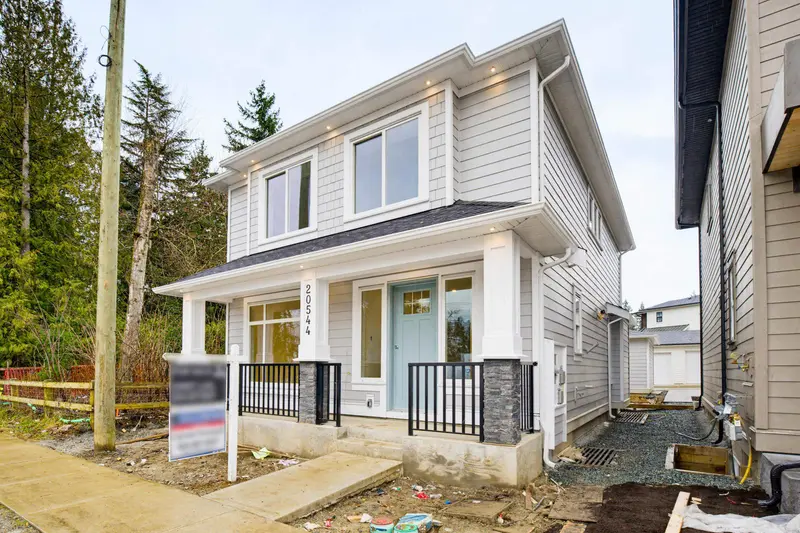 20544 76 AVENUE - photo 2 of 25