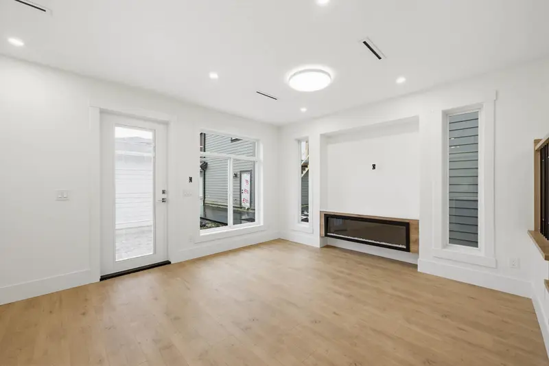 20544 76 AVENUE - photo 4 of 25