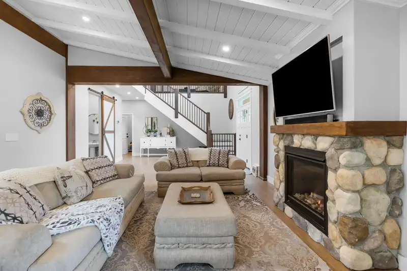 11173 CALEDONIA DRIVE - photo 4 of 40