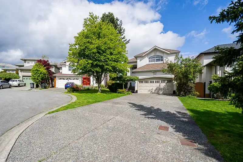 16905 83 AVENUE - photo 2 of 40