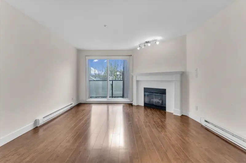 307 876 W 16TH AVENUE - photo 2 of 25