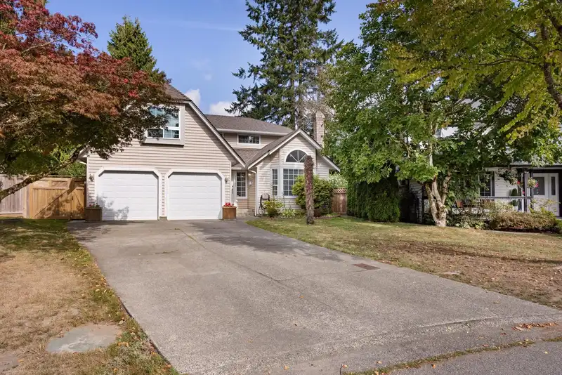 15733 98A AVENUE - photo 2 of 40