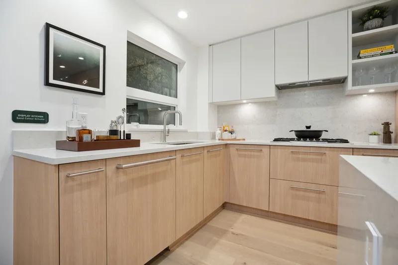 126 2050 GLENAIRE DRIVE - photo 2 of 14