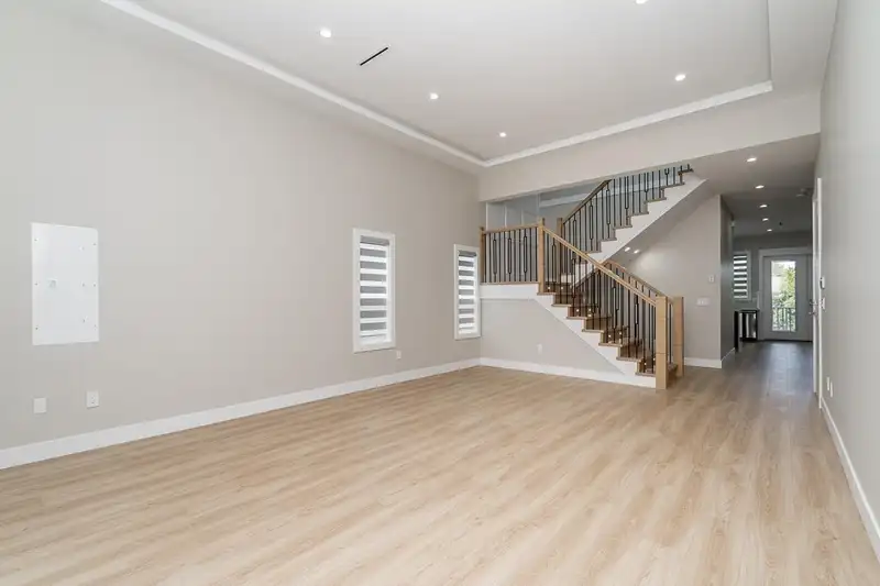 13955 60A AVENUE - photo 2 of 17