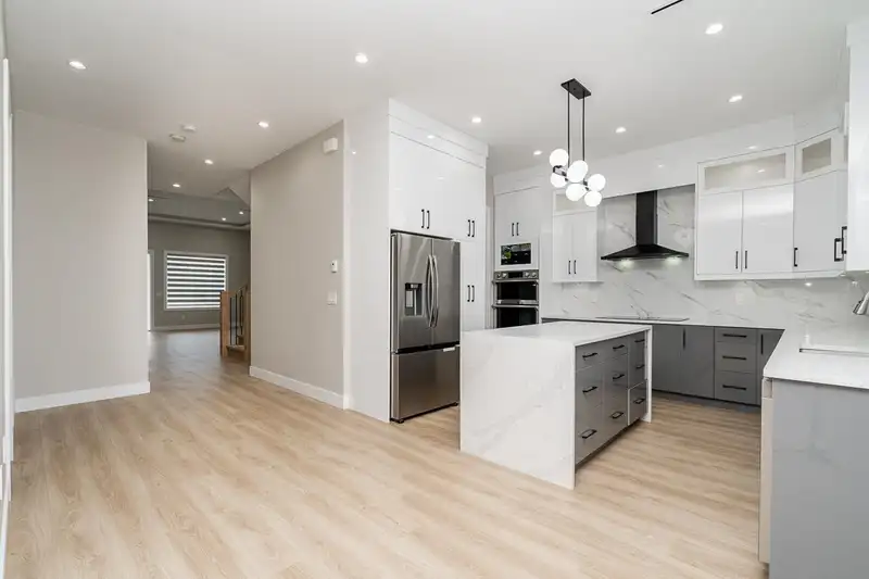 13955 60A AVENUE - photo 4 of 17
