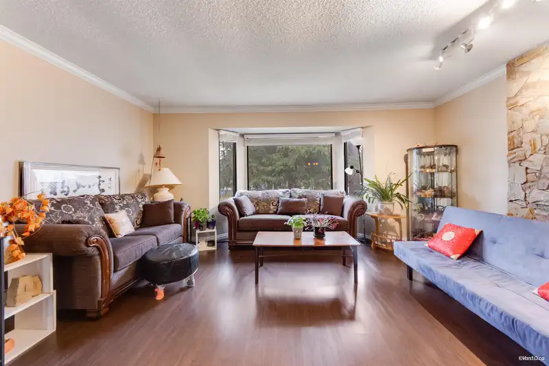 13565 67 AVENUE - photo 3 of 13