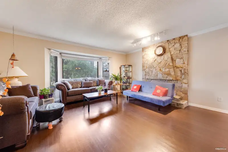 13565 67 AVENUE - photo 4 of 13