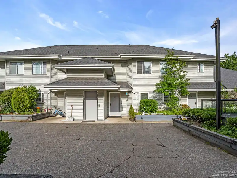 18 13640 84 AVENUE - photo 1 of 27