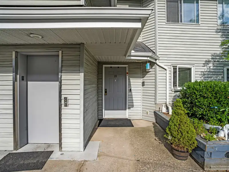 18 13640 84 AVENUE - photo 2 of 27