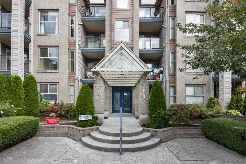 302 20237 54 AVENUE - photo 4 of 25