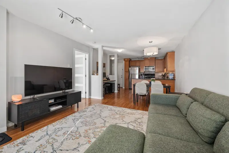 412 1969 WESTMINSTER AVENUE - photo 3 of 25