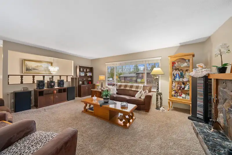 14974 92A AVENUE - photo 4 of 25